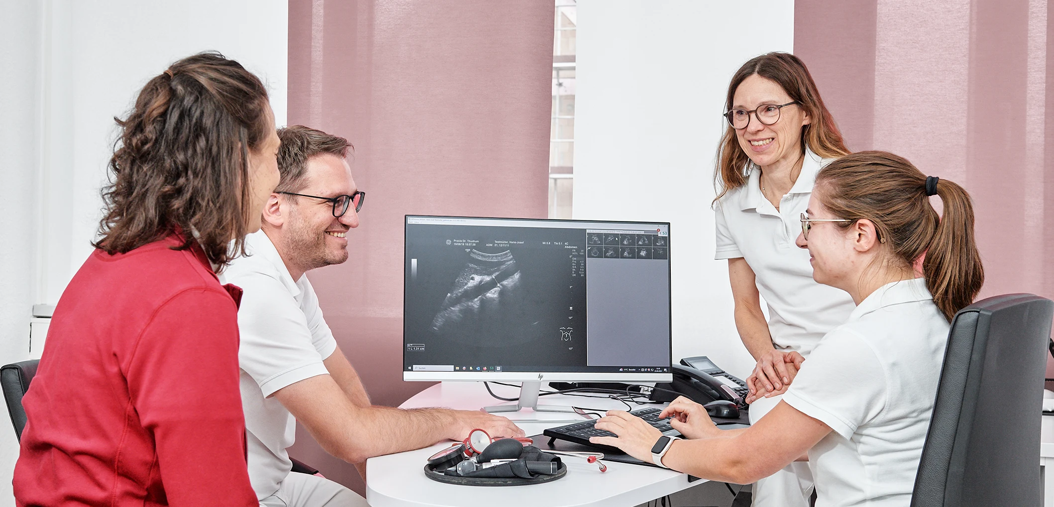 Untersuchung, Diagnostik und Impfberatung in der Hausarztpraxis Dr. Thudium in Fellbach.